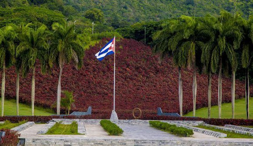Presiden Raúl Castro y Díaz-Canel ceremonia en el II Frente Oriental