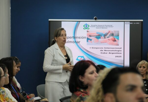 Los especialistas exponen novedosas experiencias en el cuidado al neonato. Foto: Oscar Alfonso Sosa.