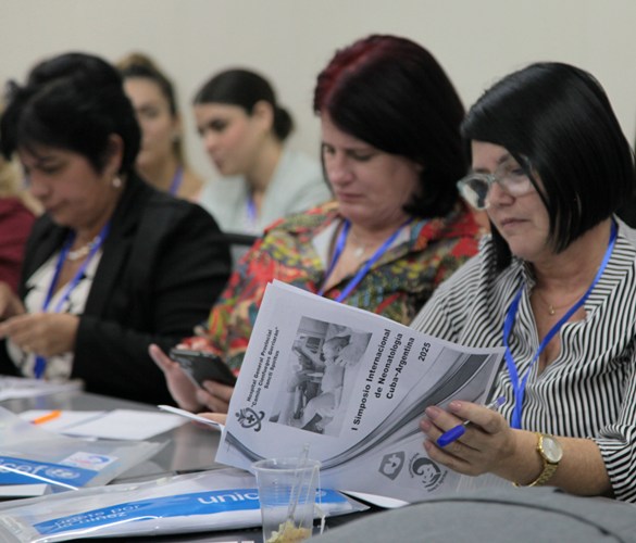 Sumar conocimientos y compartir saberes favorece a los servicios de neonatología del país. Foto: Oscar Alfonso Sosa. 