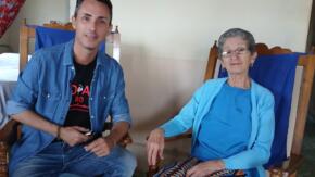 «Te recibo con café recién colado»