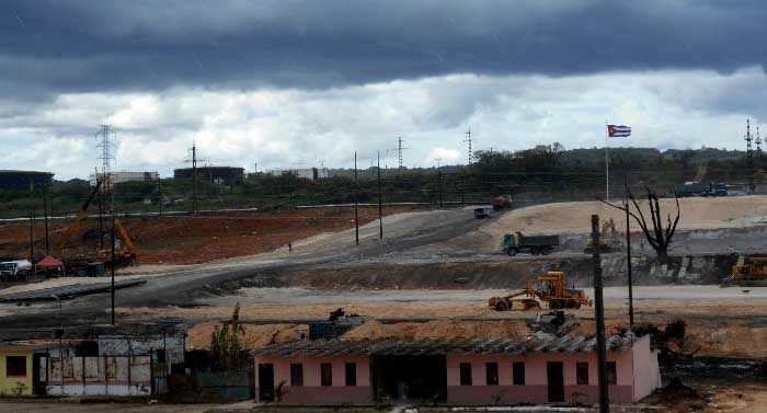 Intensifican labores de reanimación en base de supertanqueros