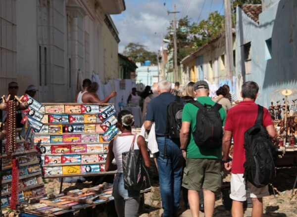 El viajero siempre encuentra en Trinidad motivos. Foto: Oscar Alfonso Sosa.