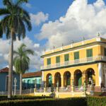 Artesanía reciclable en Trinidad suma a vecinos de área beneficiada por cooperación internacional