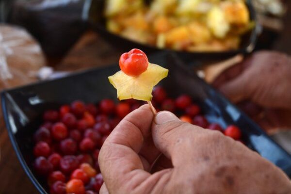 Las frutas naturales típicas de la zona están presentes en las ofertas que recibirán los visitantes. Foto: Oscar Alfonso Sosa.