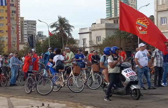 Asiste Díaz-Canel a Parada Juvenil Antiimperialista