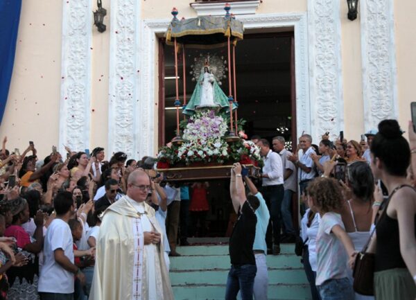 Desde los templos religiosos también se venera a la Virgen de La Caridad. Foto: Oscar Alfonso Sosa.