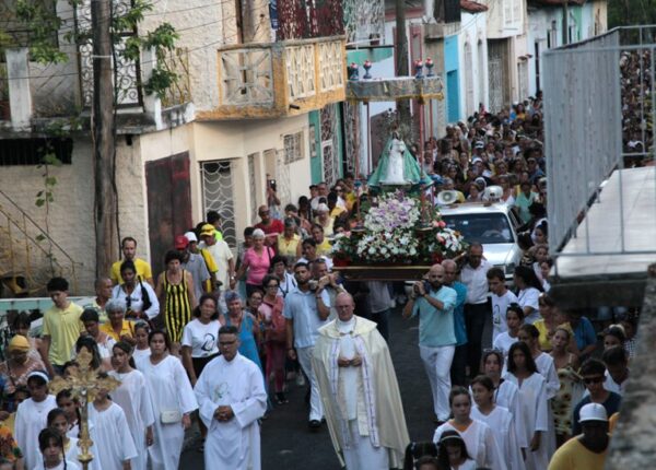  La veneración a la Virgen es en Cuba un suceso popular. Foto: Oscar Alfonso Sosa.