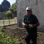 Vitico y su jardín productivo en Siguaney