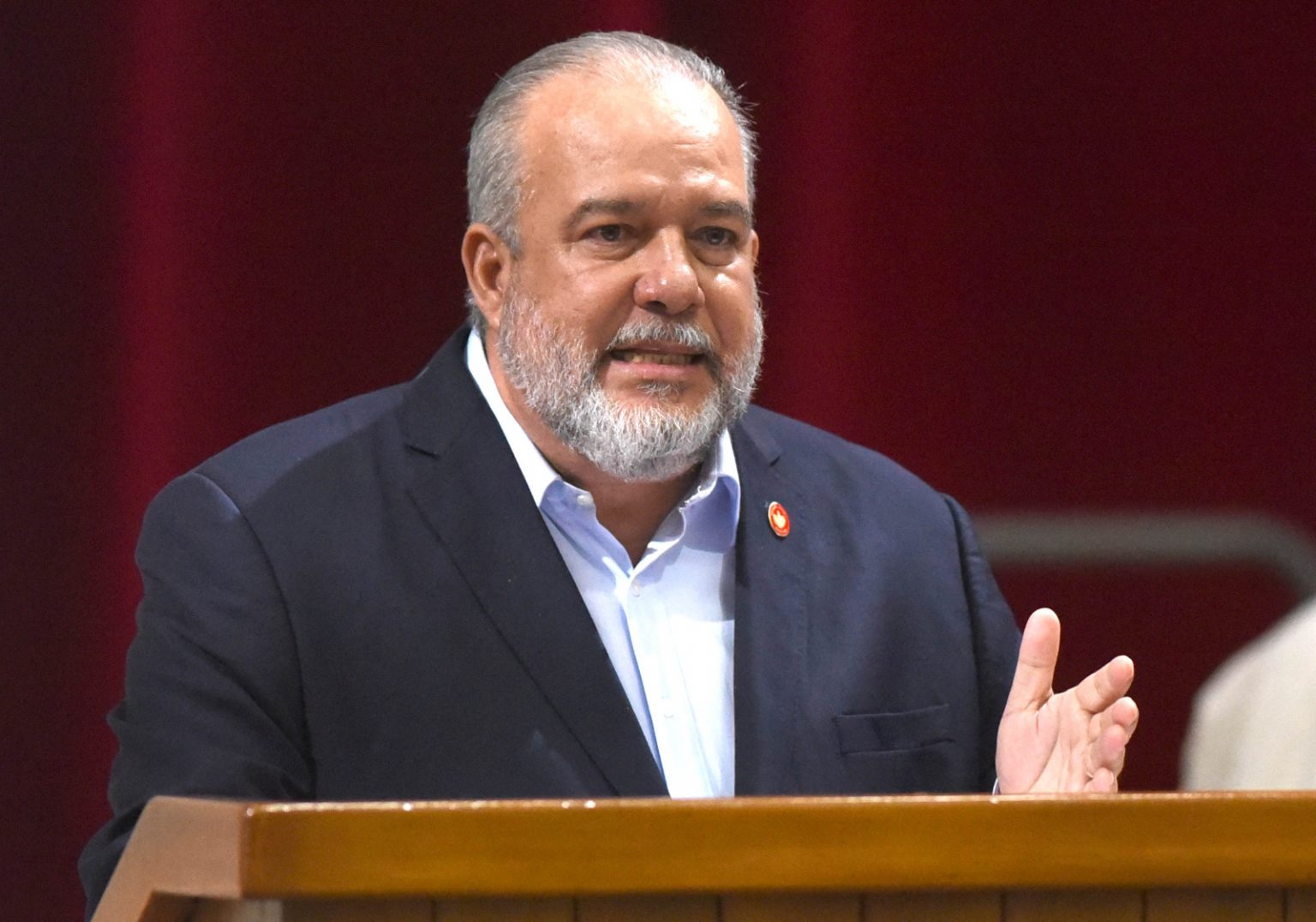 Implementará Cuba pagos adicionales a empleados de salud y educación