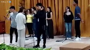 Lenguas Extranjeras rinde homenaje al magisterio y a John Lennon