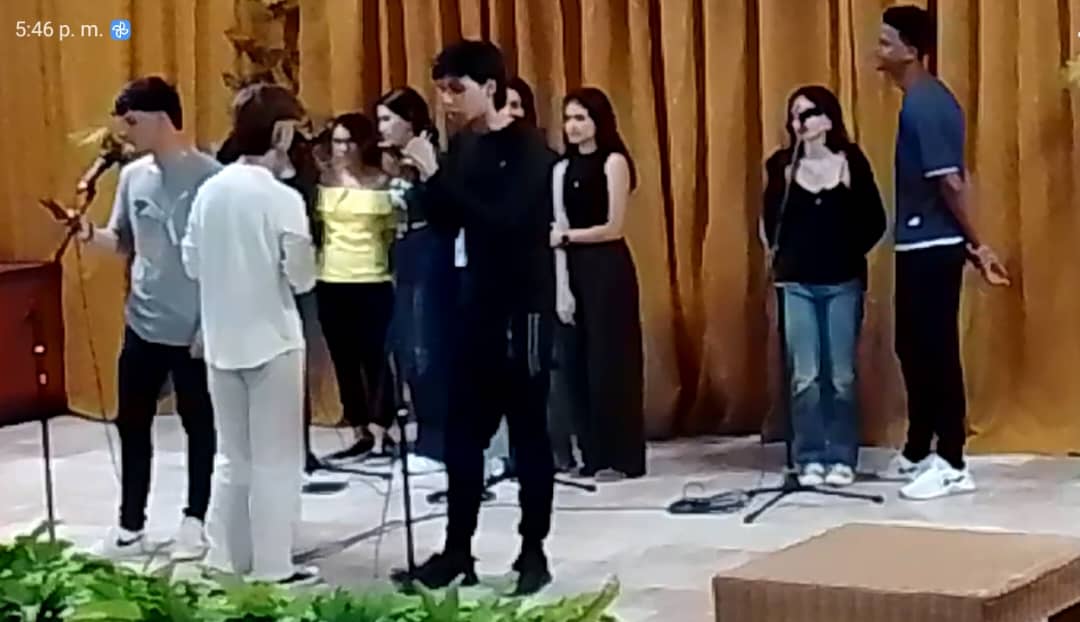 Lenguas Extranjeras rinde homenaje al magisterio y a John Lennon