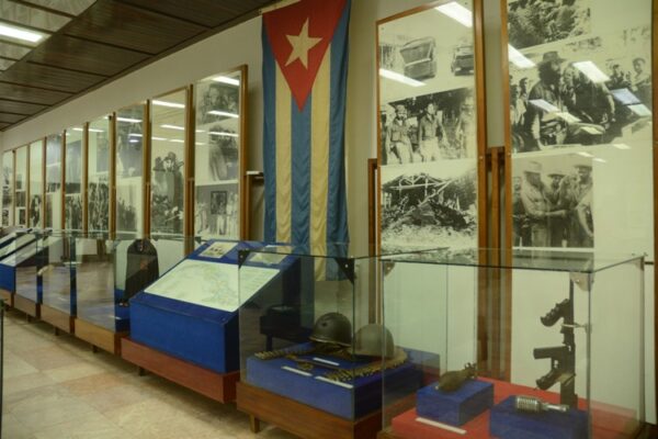 En el Museo Nacional Camilo Cienfuegos se muestran en imágenes y otros exponentes, detalles de la batalla de Yaguajay. Foto: Oscar Alfonso Sosa.