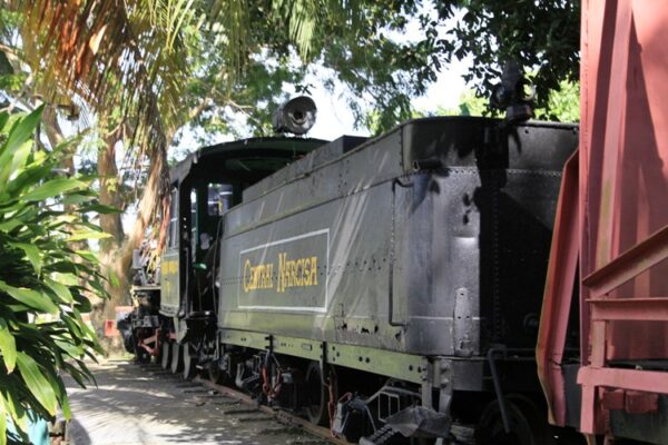 Tren cañero, que cargado de dinamitas, fue utilizado por Camilo para la toma del cuartel de Yaguajay. Foto: Oscar Alfonso Sosa.