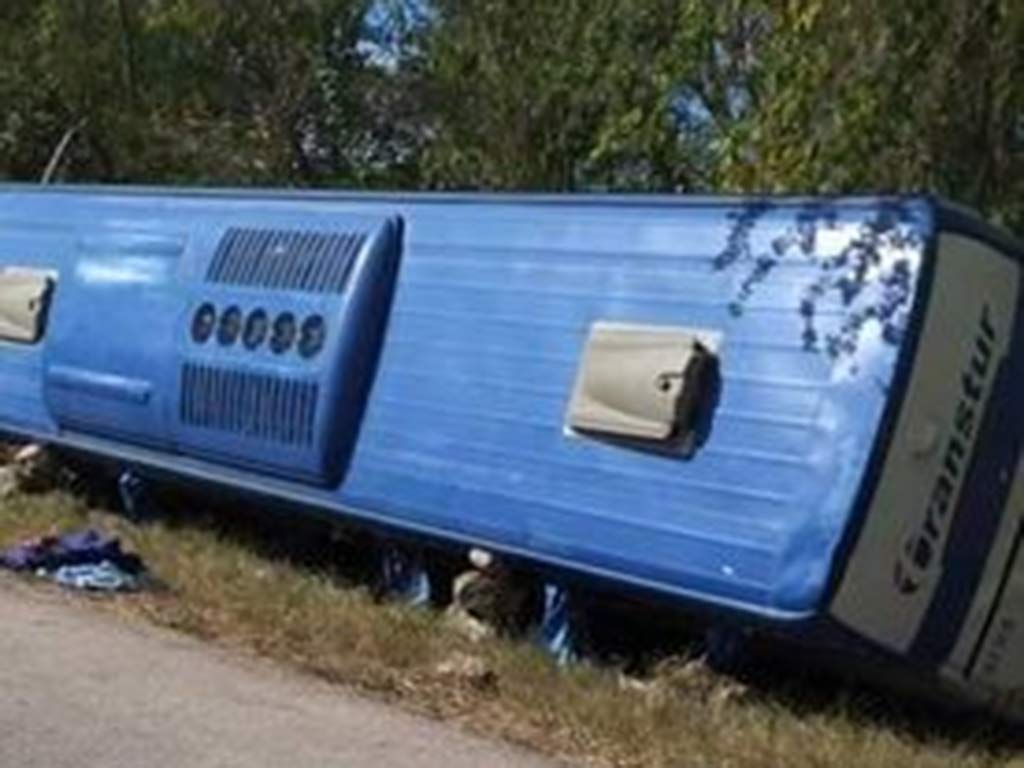 Accidente masivo provoca cuatro fallecidos y 28 lesionados