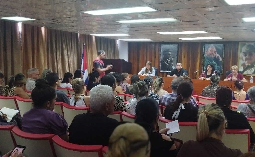 Demandan a comunicadores espirituanos estar a tono con desarrollo