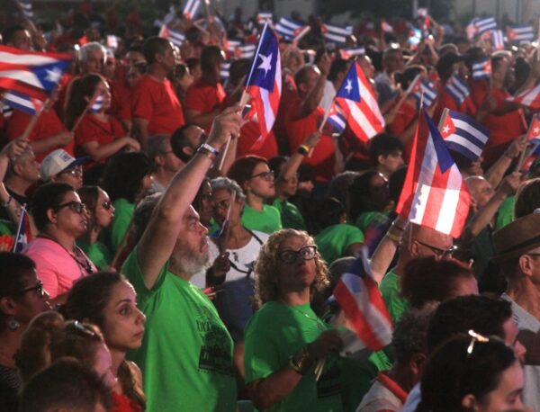 Cerca de 140 amigos solidarios procedentes de 25 naciones presentes en la Plaza de la Revolución Serafín Sánchez Valdivia. Foto: Oscar Alfonso Sosa.
