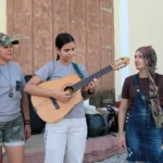 Guerrilla de jóvenes artistas anima el lomerío