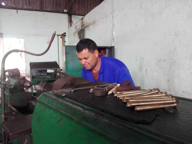 Aniristas del Melanio Hernández recuperan y fabrican piezas de repuesto