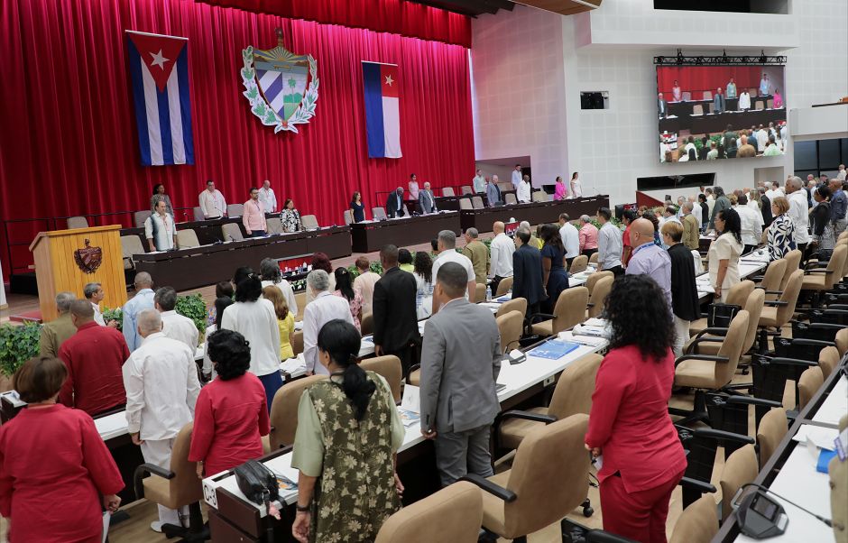 Sesiona Parlamento cubano con llamado a la unidad
