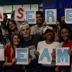 El pueblo recibe a sus campeones con coros de “Oye, yo soy Team Asere”