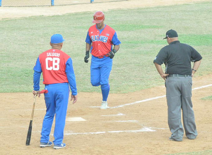 Gallos y Alazanes igualados en subserie particular