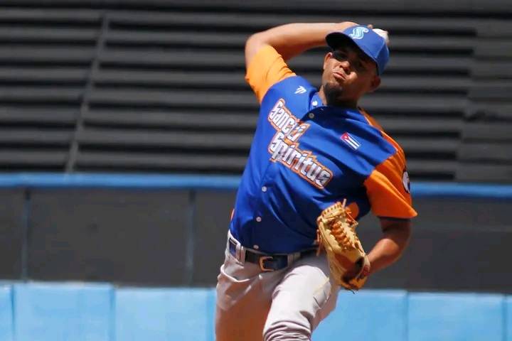 Sancti Spíritus derrota a Villa Clara en béisbol cubano