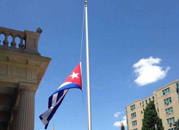 Decreta el Presidente de la República Duelo Oficial  en Cuba
