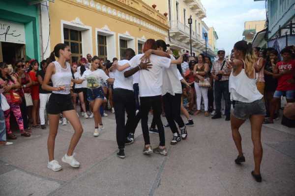 A bailar casino en Sancti Spíritus