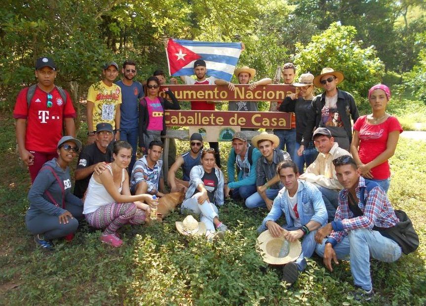 Jóvenes de toda Cuba Por La Ruta del Che en saludo al 4 de Abril