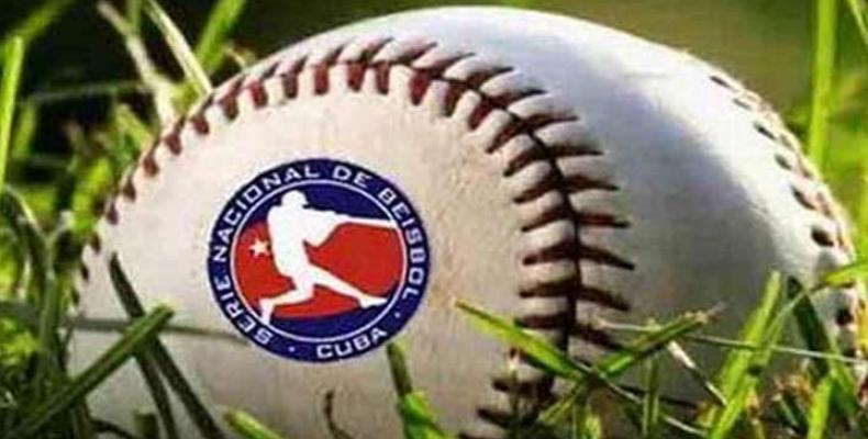 Industriales nivela duelo con Sancti Spíritus en la pelota cubana