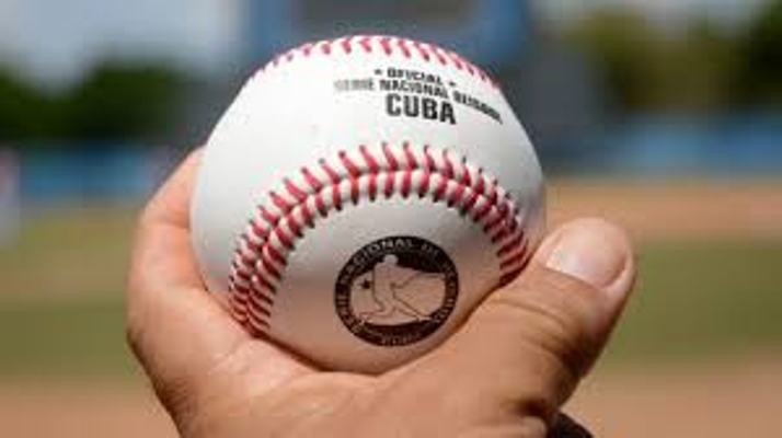 Gallos caen ante Holguín, pero prosiguen octavos en béisbol cubano