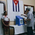 Ejercen su derecho al voto:  Bruno Rodríguez Parrilla, Ramiro Valdés Menéndez, Esteban Lazo y Alejandro Gil