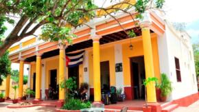 Protege patrimonio espirituano guayabera de portador de tradiciones campesinas