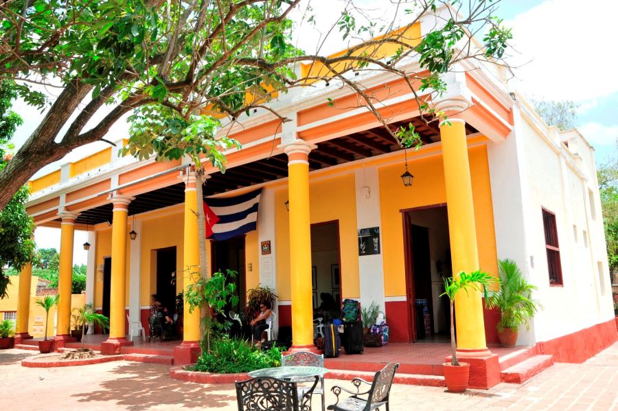 Protege patrimonio espirituano guayabera de portador de tradiciones campesinas