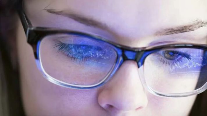 Pantallas y salud visual: ¿Cómo los celulares afectan la vista?