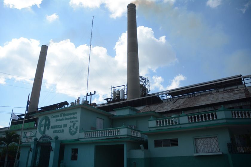 Azucareros del central Melanio Hernández reafirman compromiso de zafra