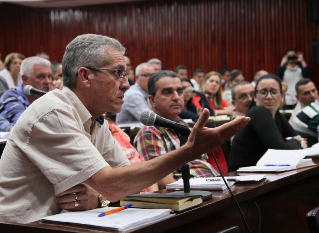 Representantes de organismos y entidades participaron en los debates de la clausura de la visita parlamentaria. Foto: Oscar Alfonso Sosa.