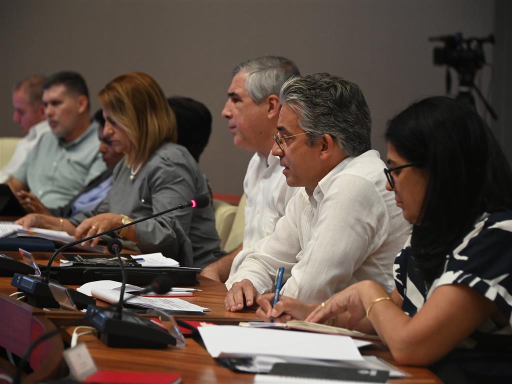 Evalúa Consejo de Ministros de Cuba impacto de políticas sociales