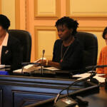 Aprueban transacciones en divisas en economía nacional