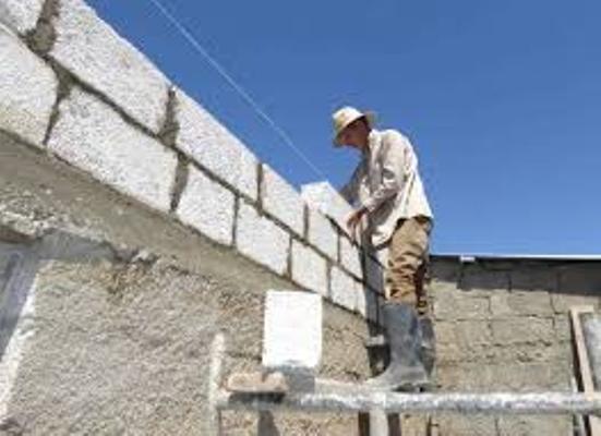 Constructores de Cabaiguán impulsan obras pese a limitaciones