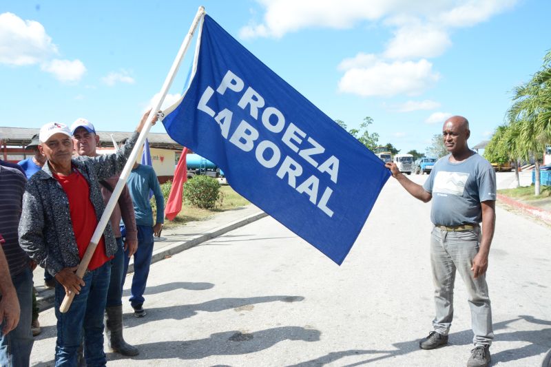 De regreso constructores espirituanos que participaron en la recuperación de Santiago de Cuba