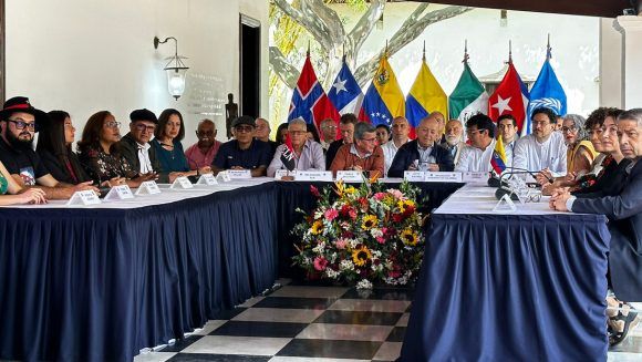 Saluda Cuba compromiso con la paz en Colombia | Radio Sancti Spíritus