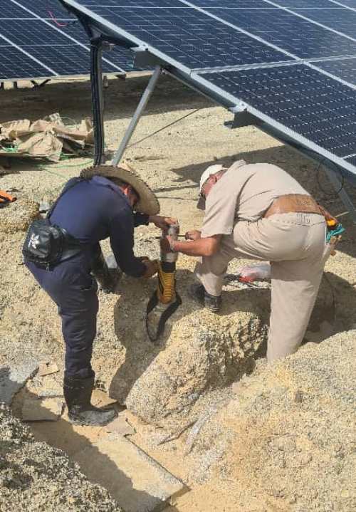 Especialistas espirituanos de Copextel apoyan montaje de parques fotovoltaicos
