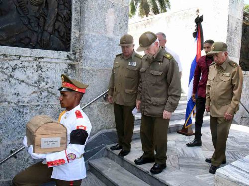 Depositan en Cuba los restos del único europeo en el yate Granma