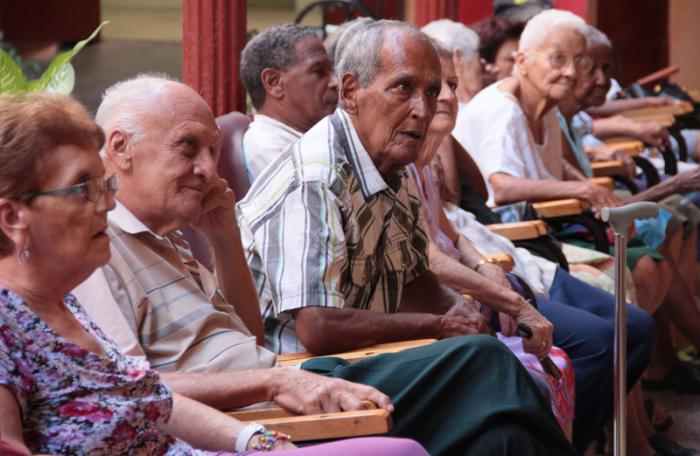 Población de Cuba decrece y envejece a ritmo acelerado