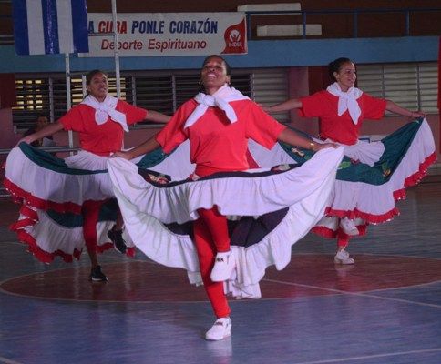 En el espectáculo nueve provincias cubanas mostraron sus coreografías. Foto: Oscar Alfonso Sosa.