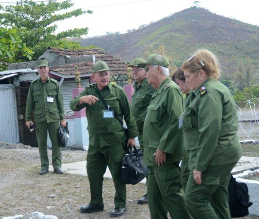 El General de Cuerpo de Ejército Joaquín Quintas Solá (segundo de derecha a izquierda), Viceministro de las Fuerzas Armadas revolucionarias (FAR), presenció la realización del ejercicio Moncada 2023. Foto: Oscar Alfonso Sosa.