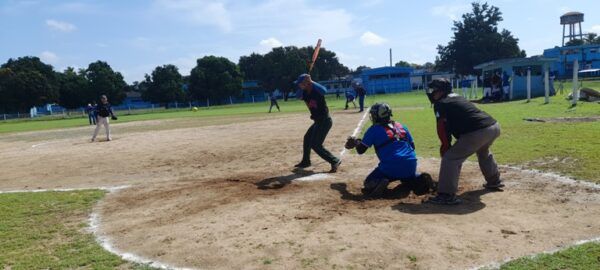 El Softboll es otro de los torneos que mantuvo sus campeonatos en los meses de julio y agosto. Foto: Maikel Martín Gallego.    