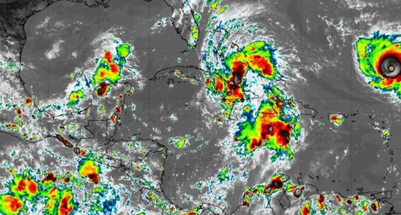 Depresión tropical mantuvo al oriente cubano bajo intensas lluvias durante madrugada de este domingo