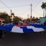 Como una inmensa bandera en el centro de Cuba
